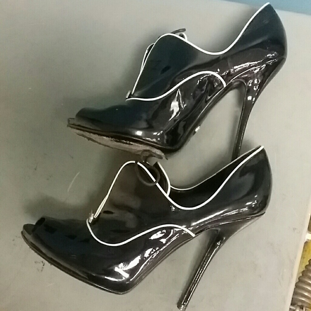 Gucci Black Heels!